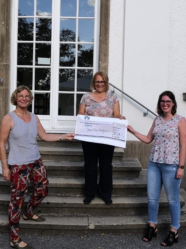 spendenuebergabe ausschnitt 2